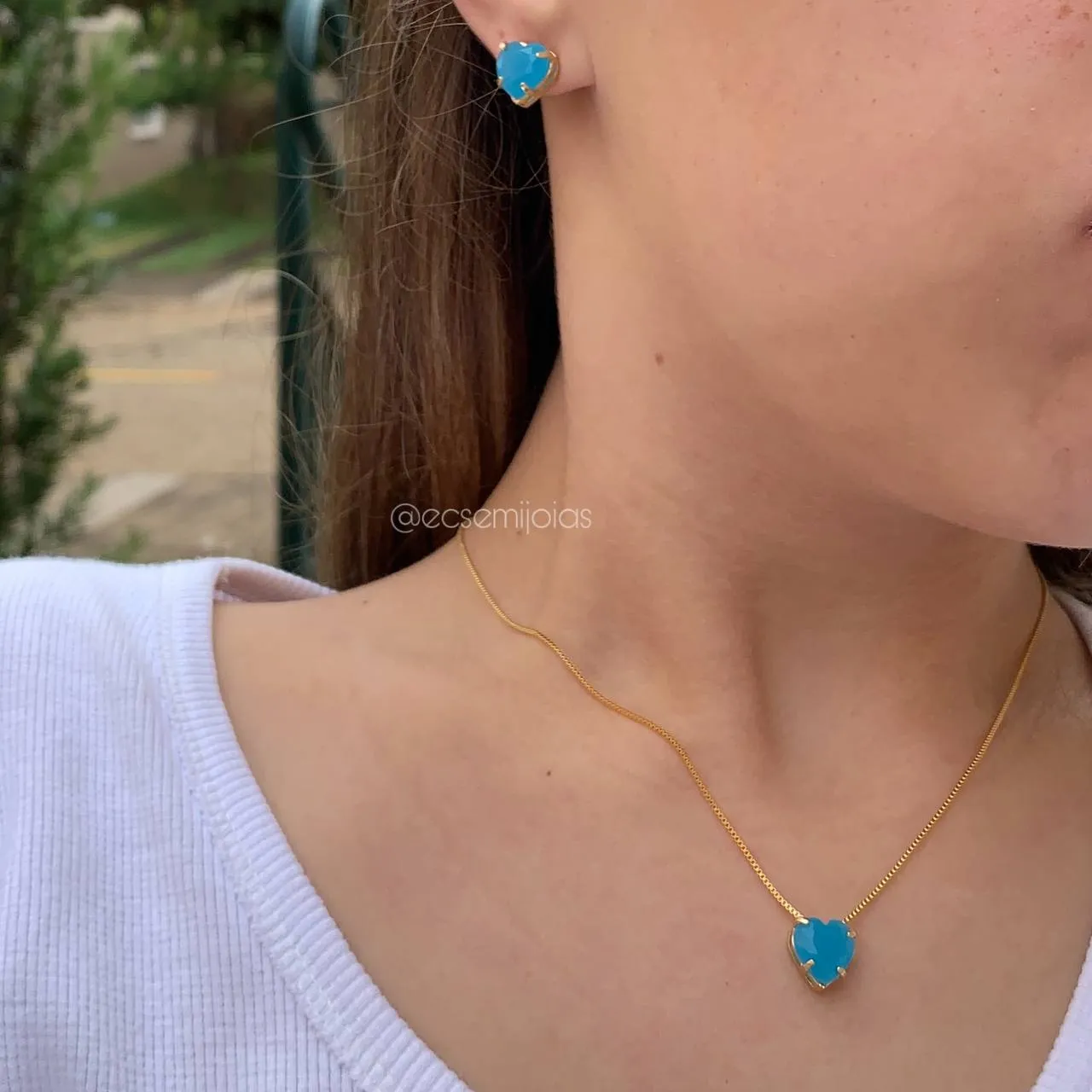 Conjunto de brinco e colar coração com galeria e 4 garras - 45 cm - banhado a ouro 18k