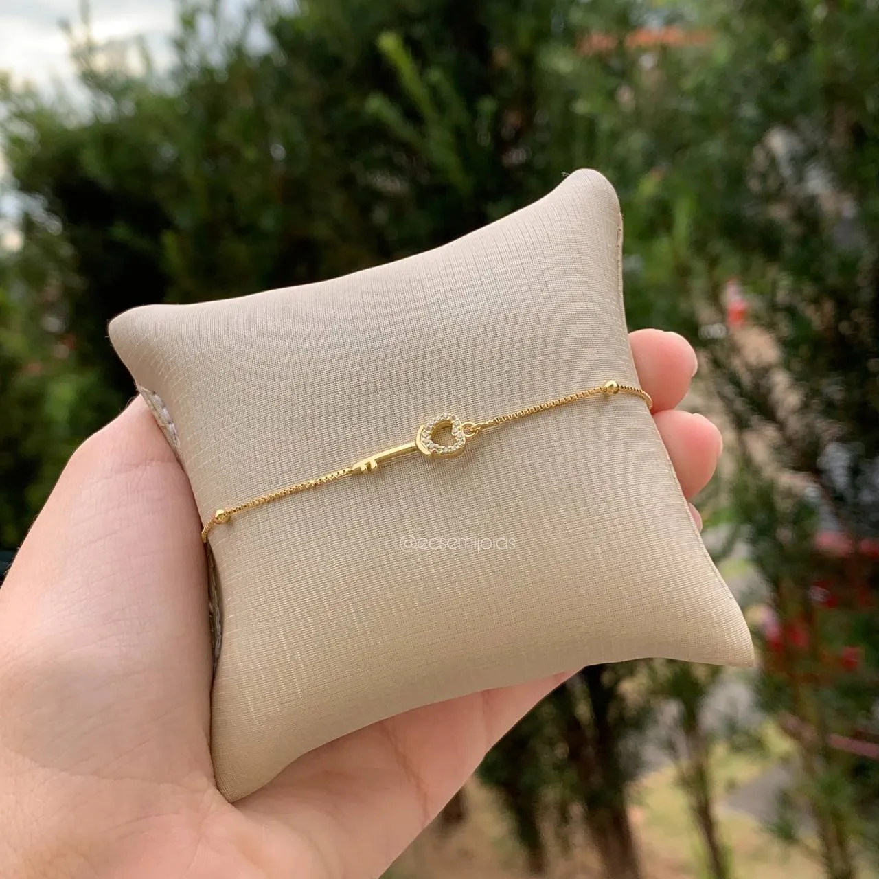 Pulseira chave coração cravejado - banhado a ouro 18k- 17 cm + 4 cm de extensor