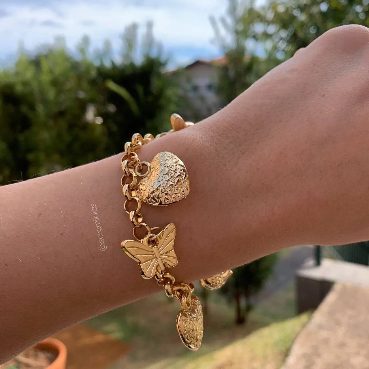 Pulseira com bule, coração e borboleta penduradas- 18 cm - banhado a ouro 18k