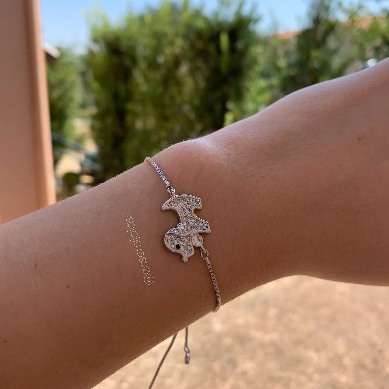 Pulseira shambala cachorro cravejado - banhado a ródio branco