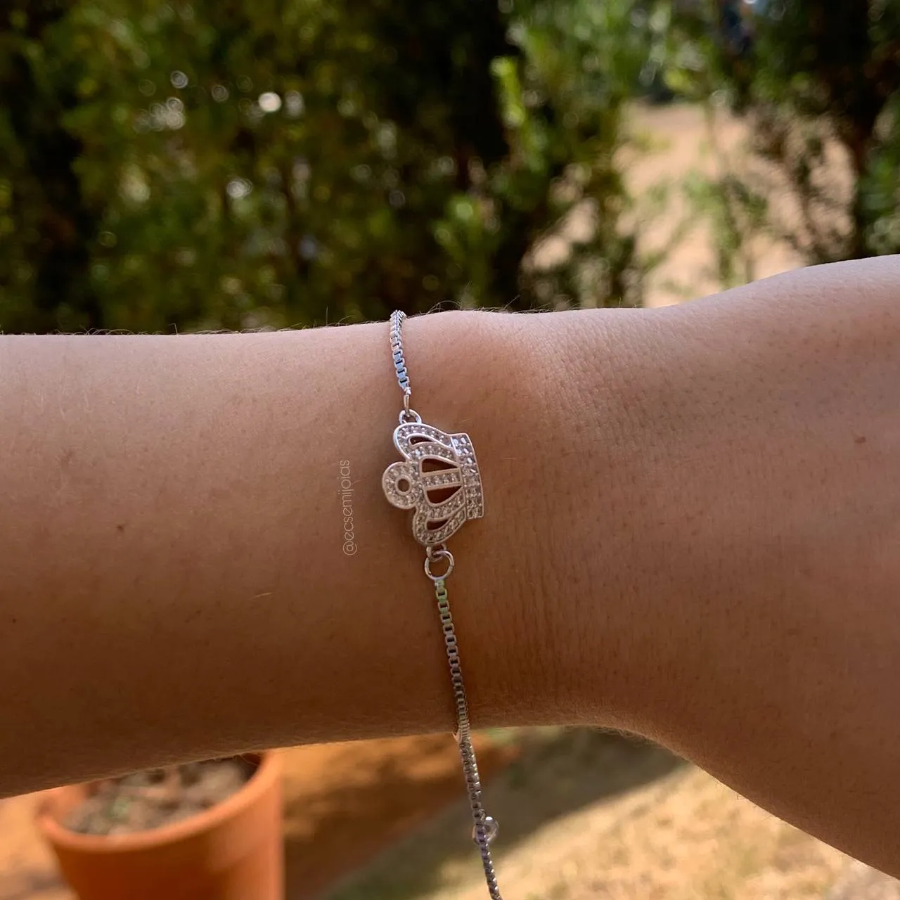 Pulseira shambala coroa cravejada - banhada a ródio branco