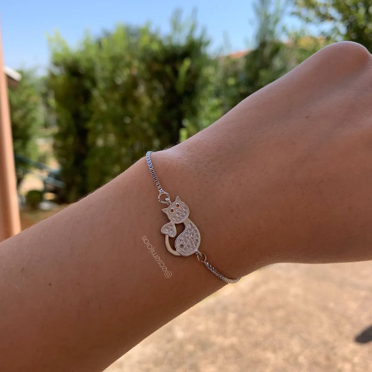 Pulseira shambala gatinho cravejada - banhado a ródio branco