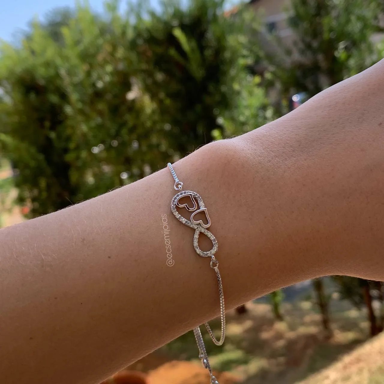 Pulseira shambala  infinito cravejado com corações  - banhado a ródio branco