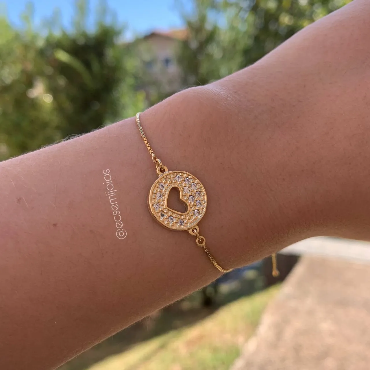 Pulseira shambala redonda cravejada com coração vazado- 20 cm - banhado a ouro 18k