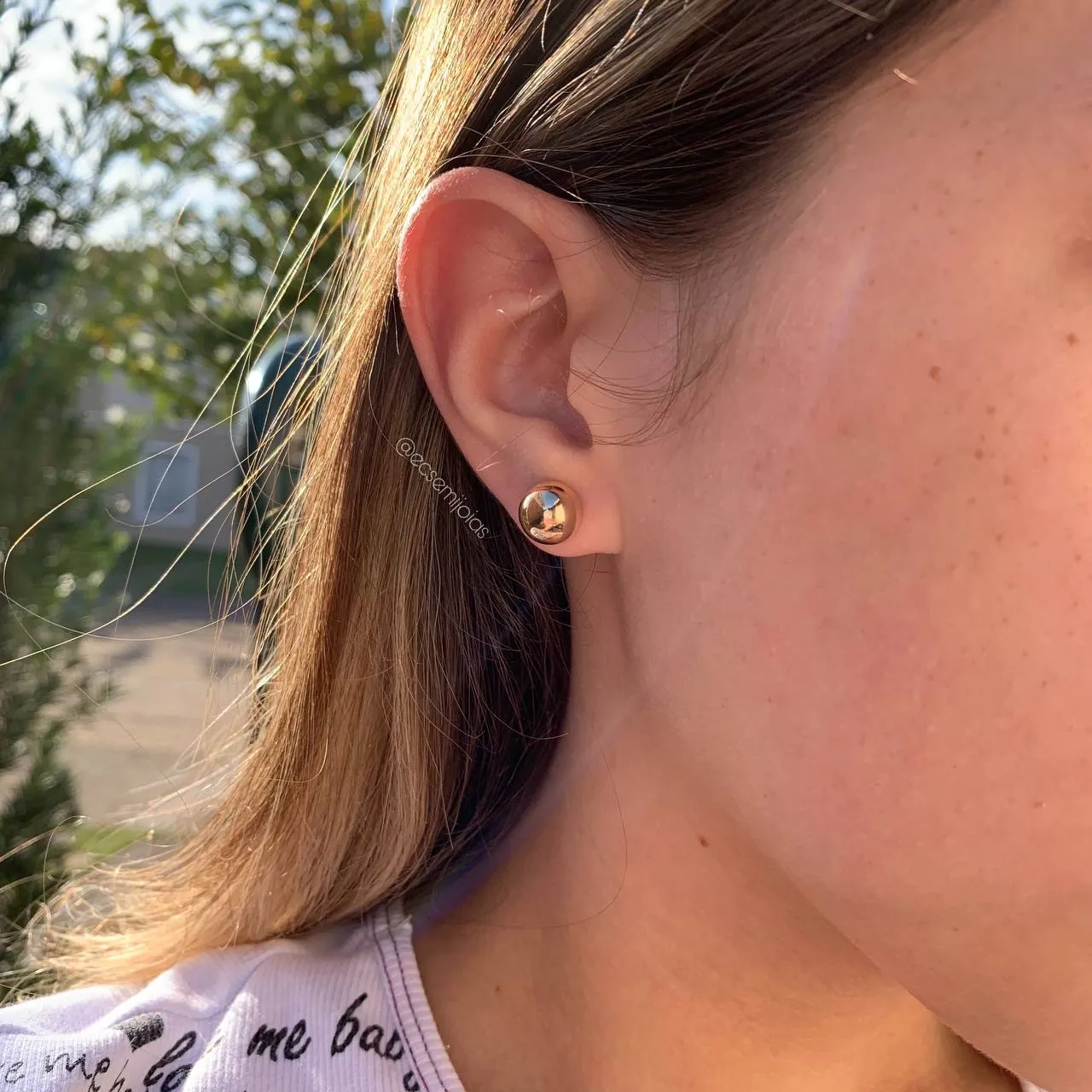 Brinco ear cuff liso de bola com corrente de um lado só - banhado a ouro 18k
