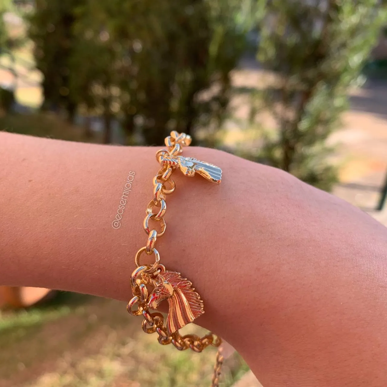 Pulseira elo português com cabeça de cavalo- 23 cm - banhado a ouro 18k