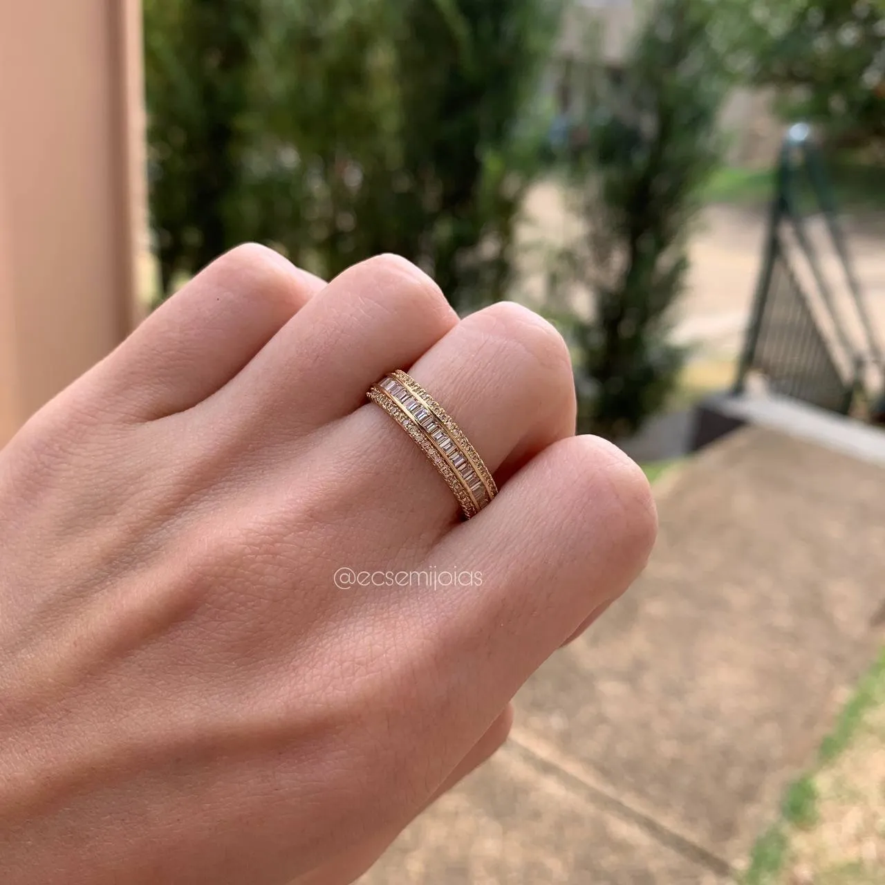Anel 360 grau cravejado com zircônias e baguete - banhado a ouro 18k