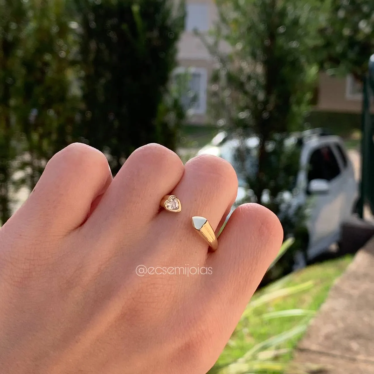 Anel de coração liso em uma ponta e com zircônia na outra - banhado a ouro 18k