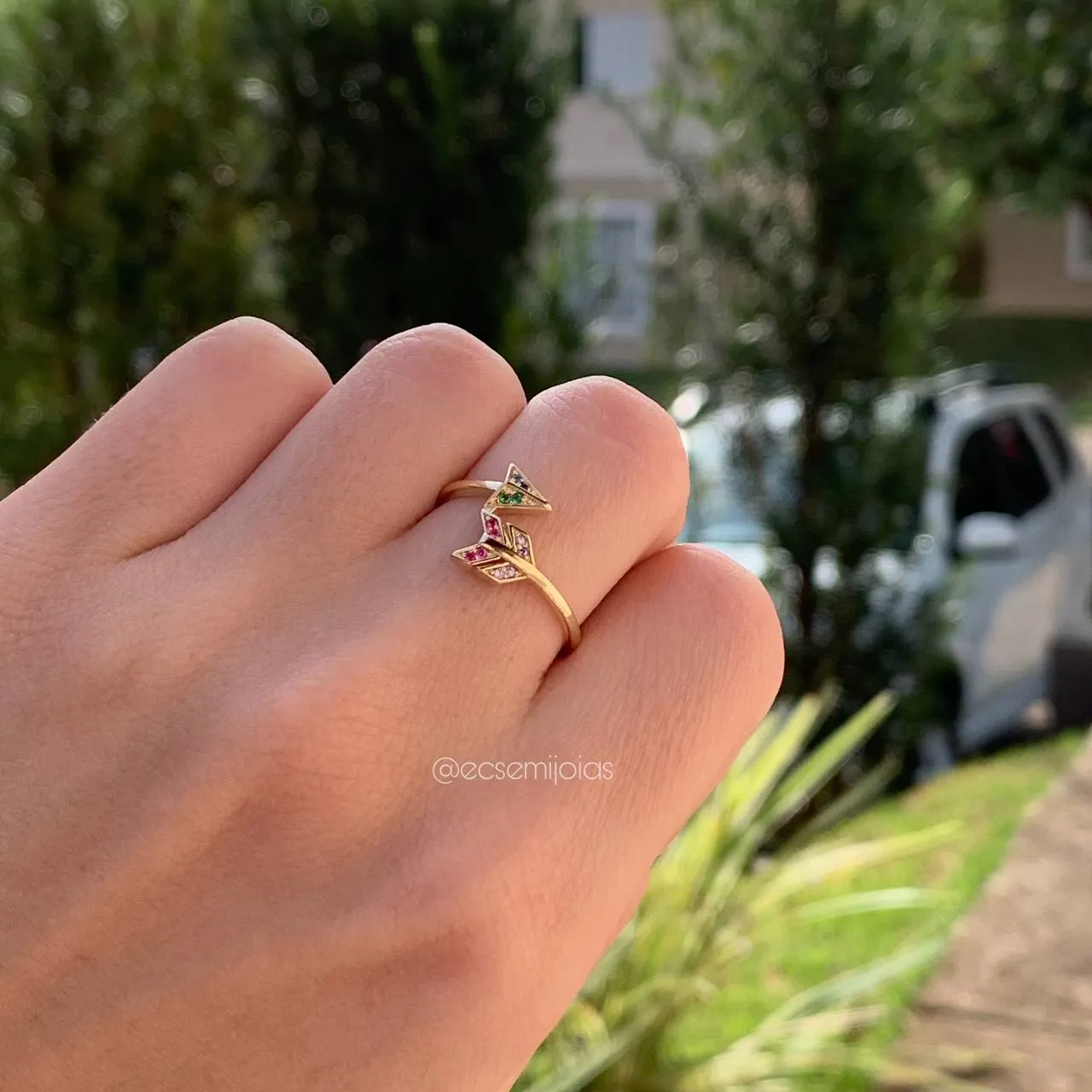 Anel flechas cravejadas - banhado a ouro 18k