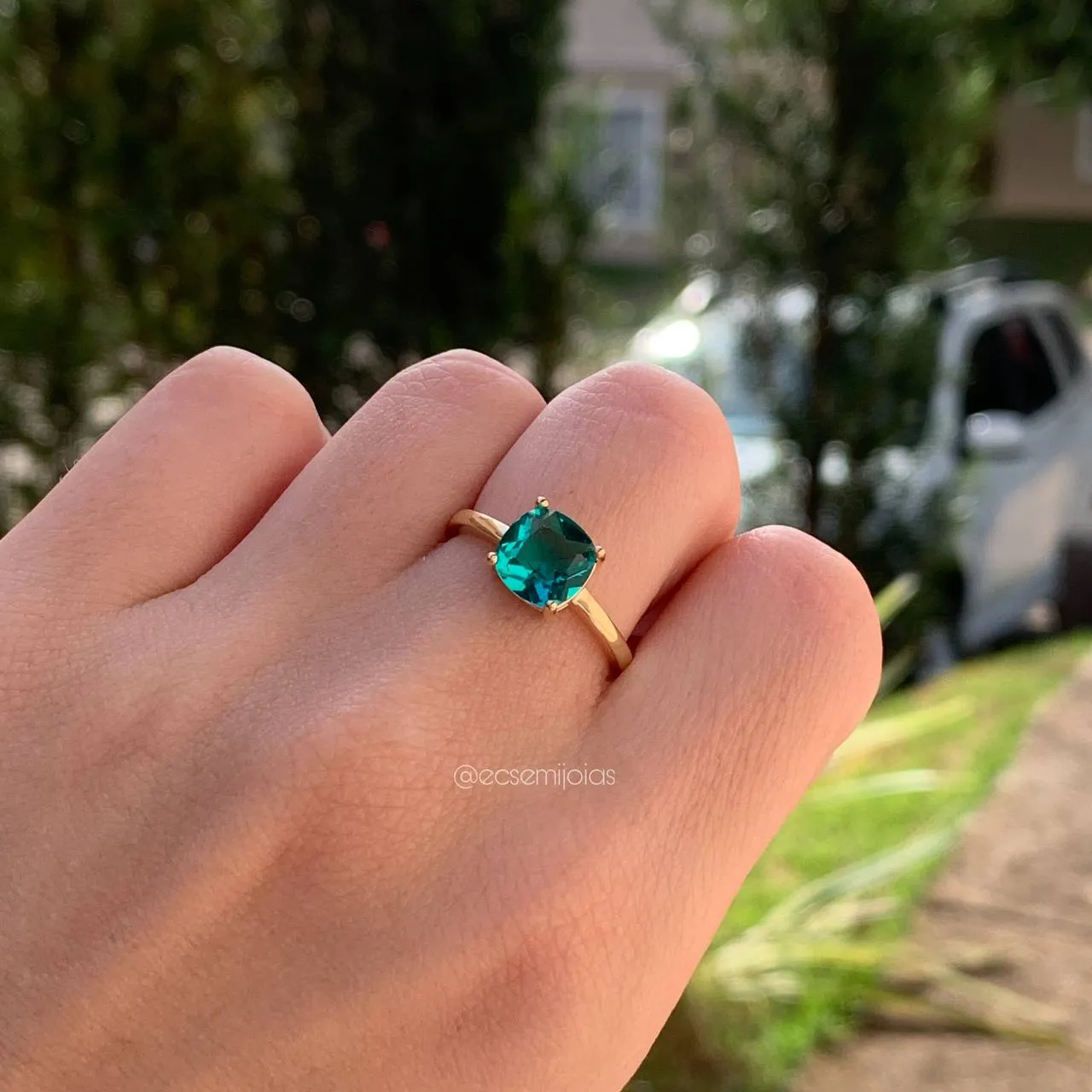 Anel solitário com pedra de 8 mm - banhado a ouro 18k