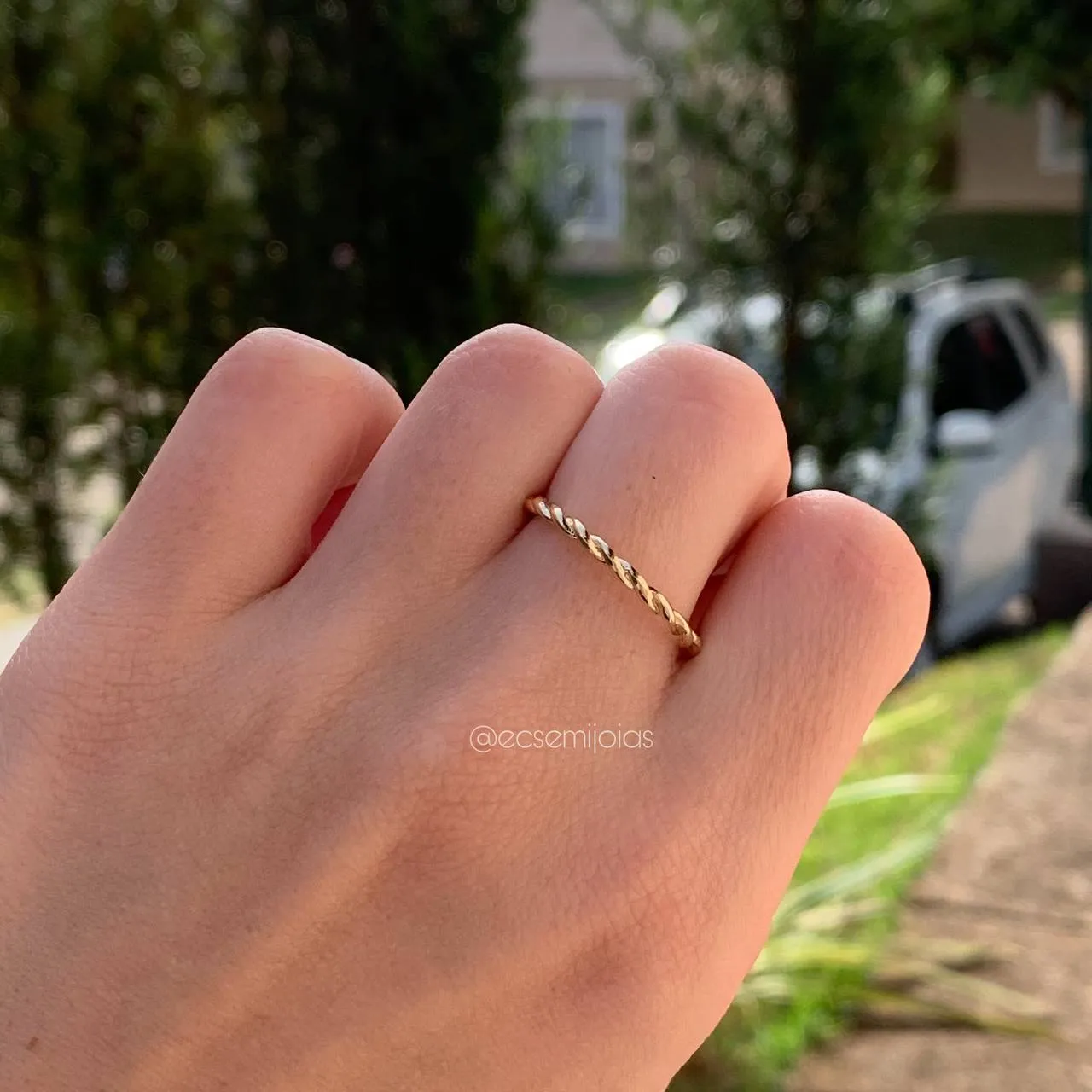 Anel todo torcido  - banhado a ouro 18k