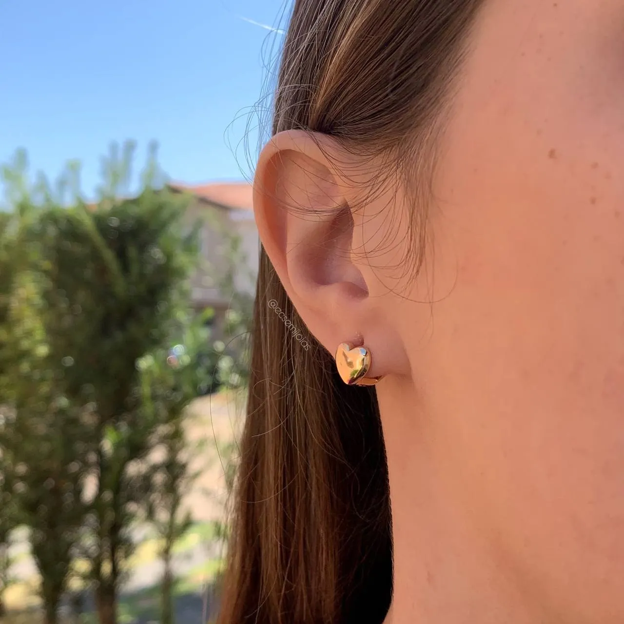 Brinco argola coração liso menor - banhado a ouro 18k