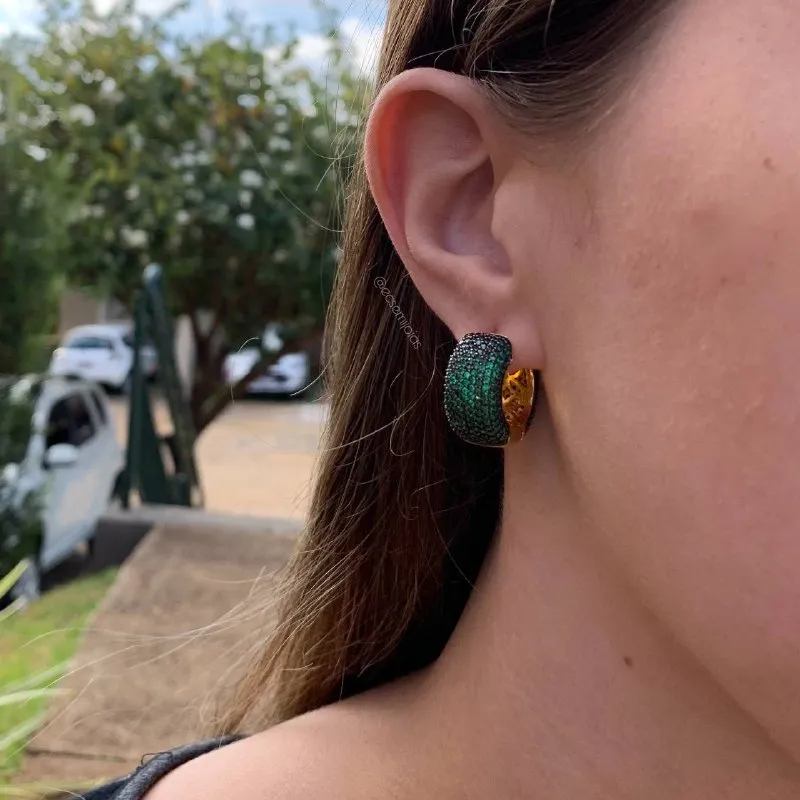Brinco argola larga cravejada frente e traz - banhado a ouro 18k
