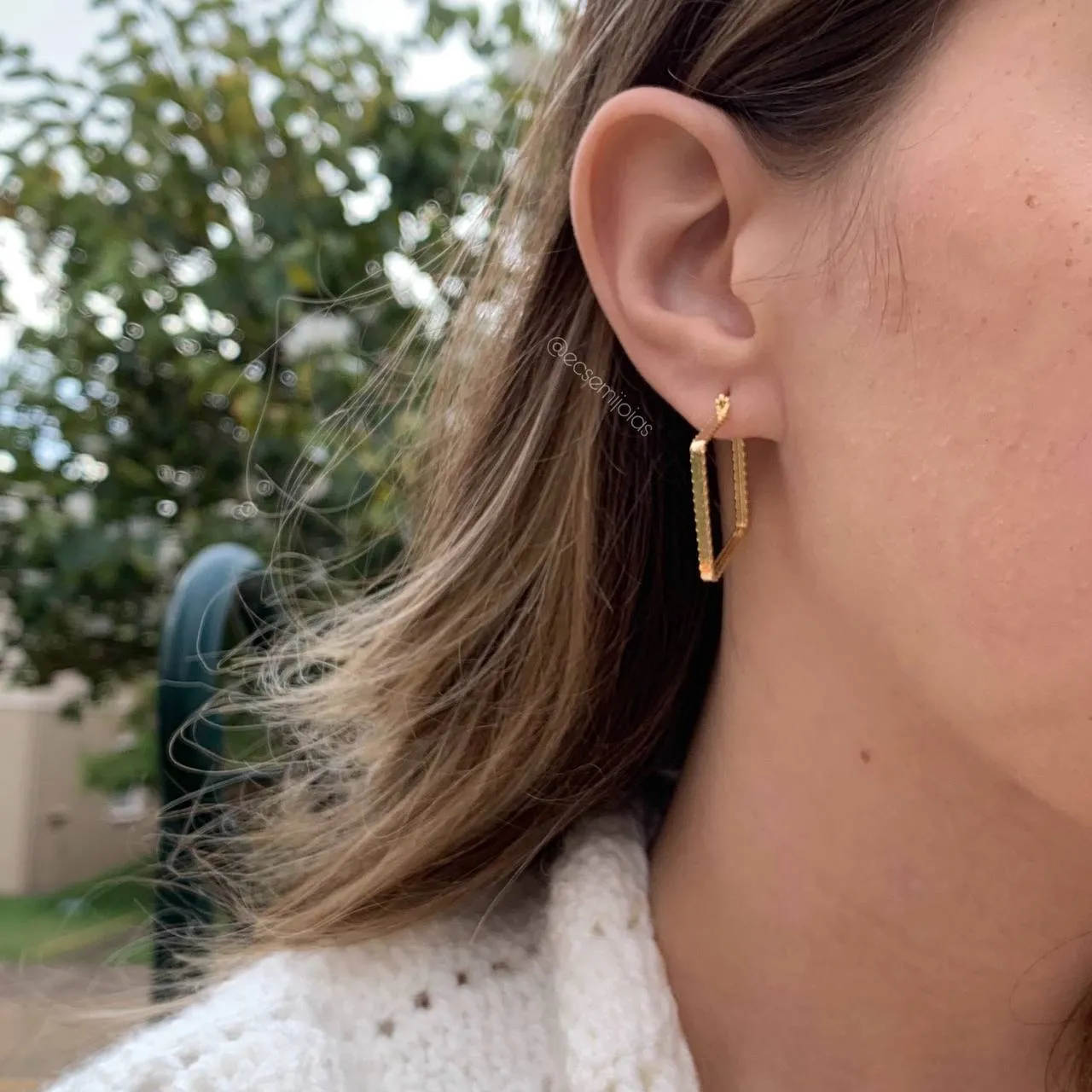 Brinco argola quadrada - banhado a ouro 18k