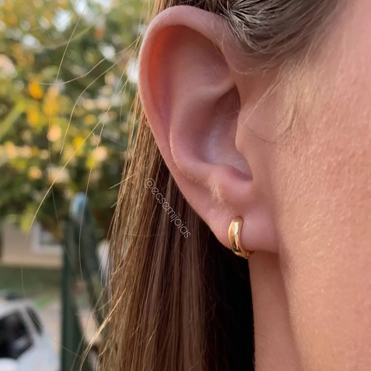 Brinco argolinha pequena lisa de 1 cm - banhado a ouro 18k