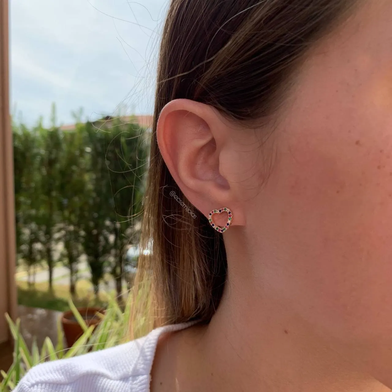 Brinco coração cravejado - banhado a ouro 18k
