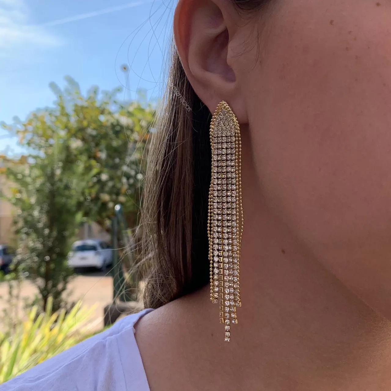 Brinco de franja bombardeado com strass - banhado a ouro 18k