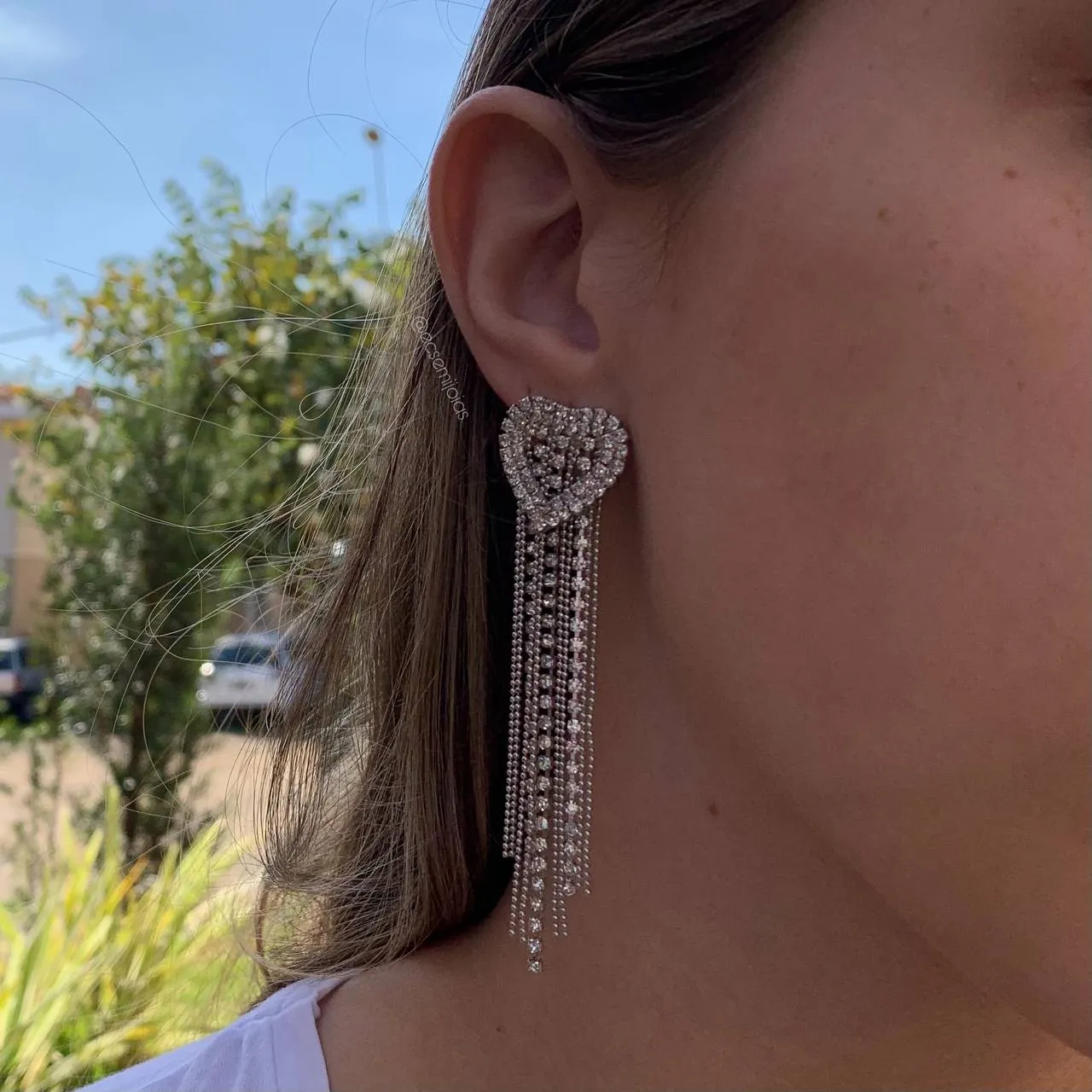 Brinco de franja em formato de coração  de strass - banhado a ródio branco