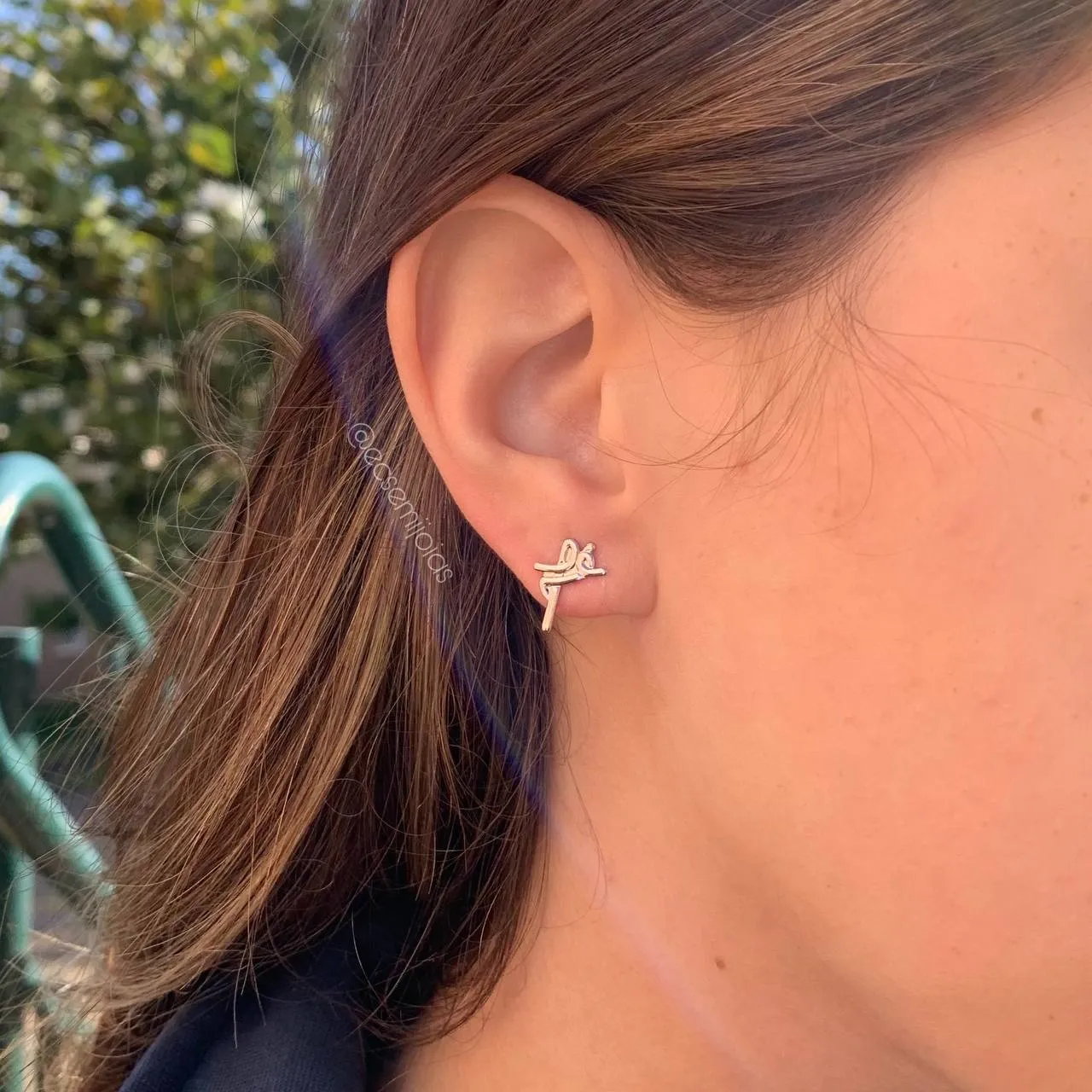 Brinco FÉ pequeno liso - banhado a ródio branco