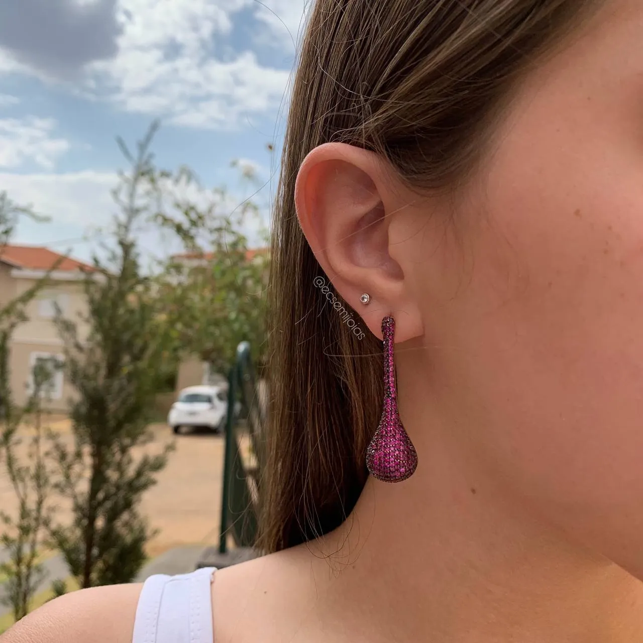 Brinco gota longa cravejada - banhado a ouro 18k