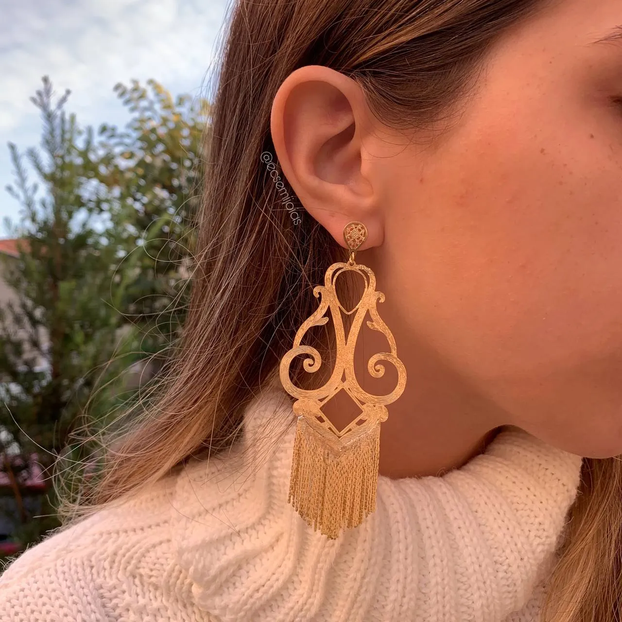 Brinco gota trabalhado de franja - banhado a ouro 18k