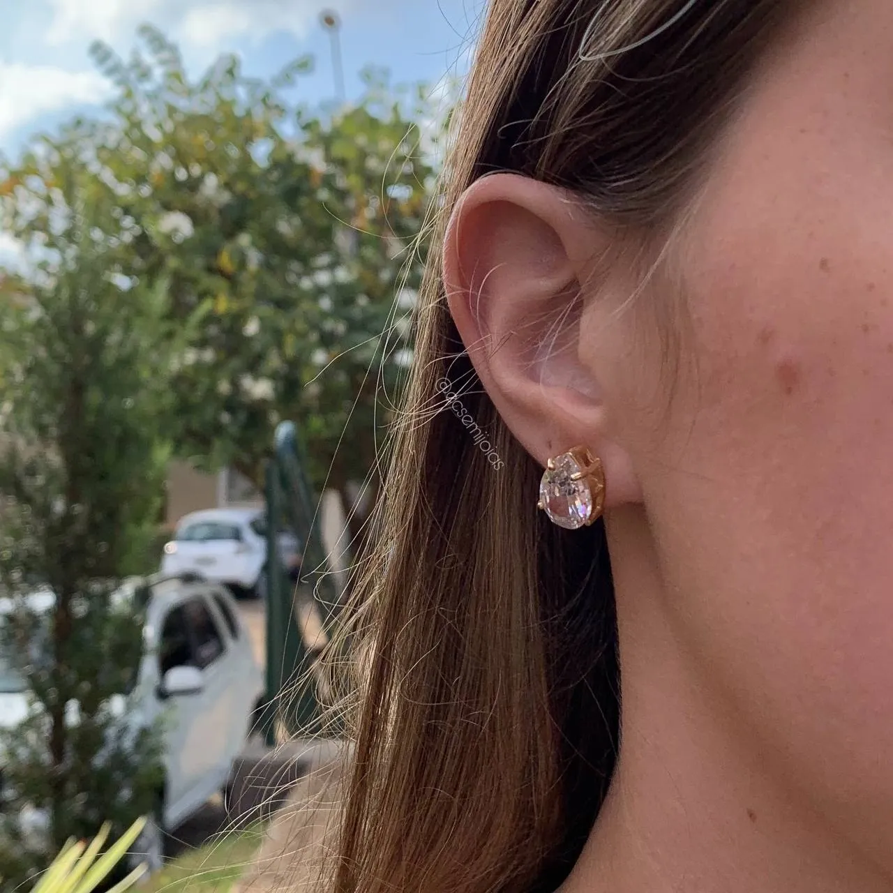 Brinco gota zircônia 10x14 mm - banhado a ouro 18k