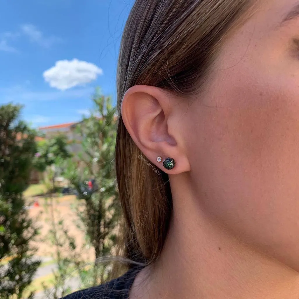 Brinco meia bola pequena cravejada - banhado a ouro 18k