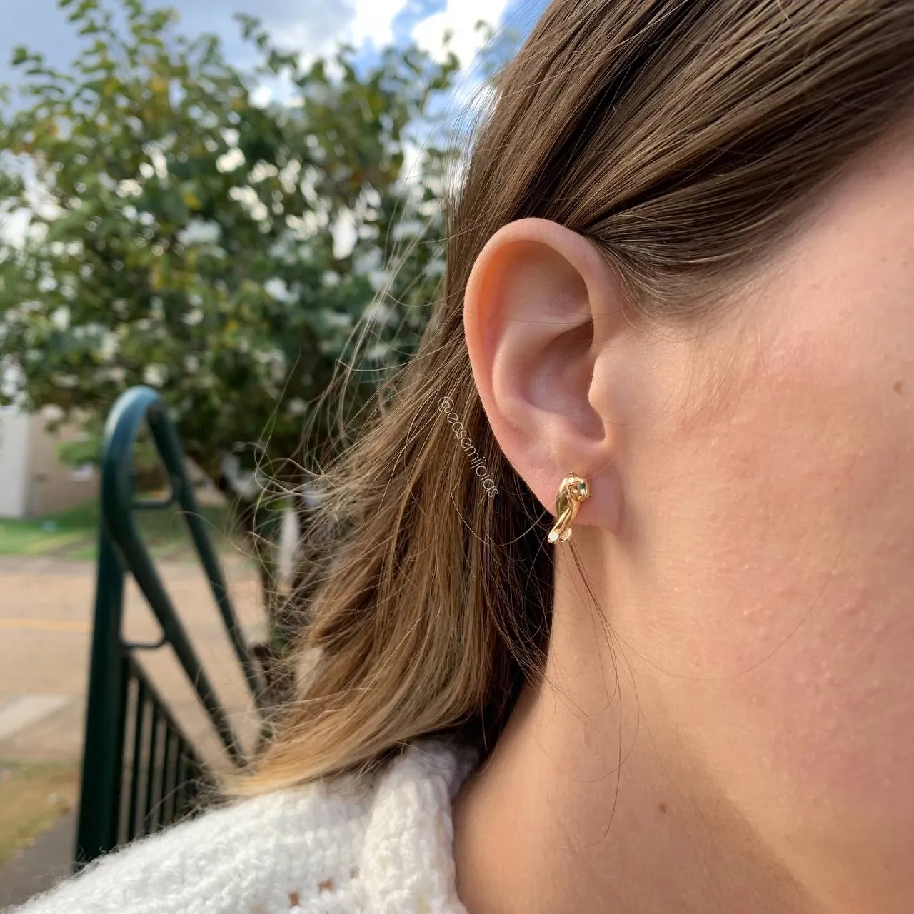 Brinco onça - banhado a ouro 18k
