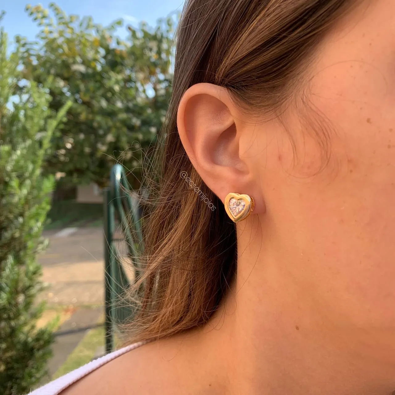 Brinco pedra coração - banhado a ouro 18k