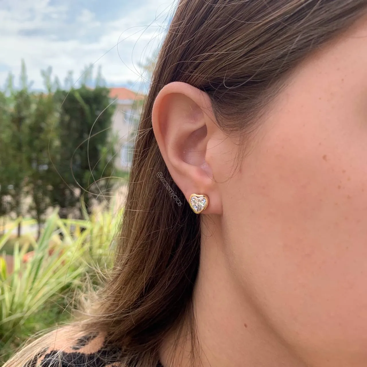 Brinco pedra coração - banhado a ouro 18k