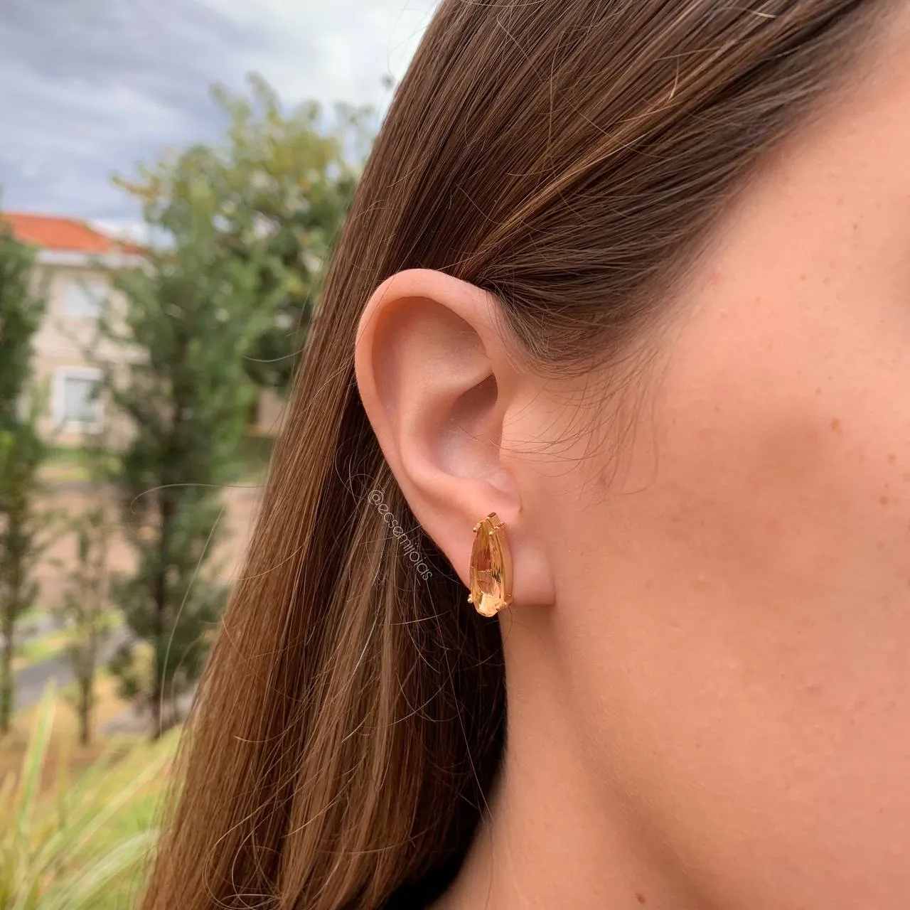 Brinco pedra gota fina - banhado a ouro 18k