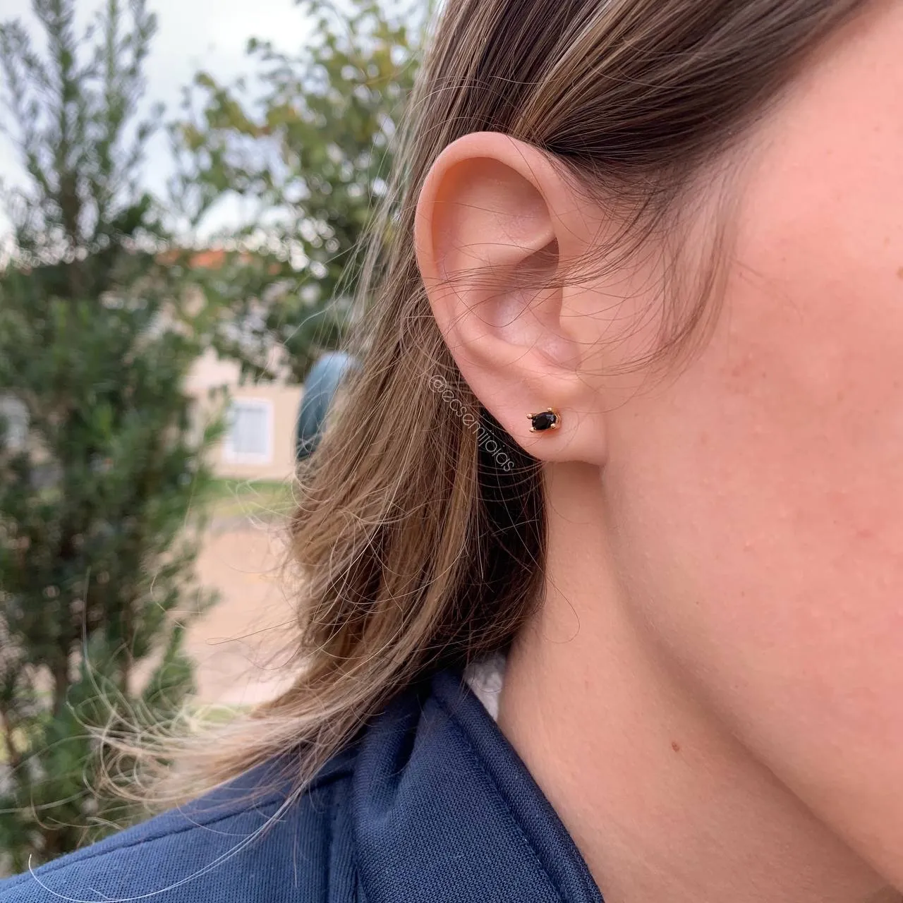 Brinco pedra oval  - banhado a ouro 18k