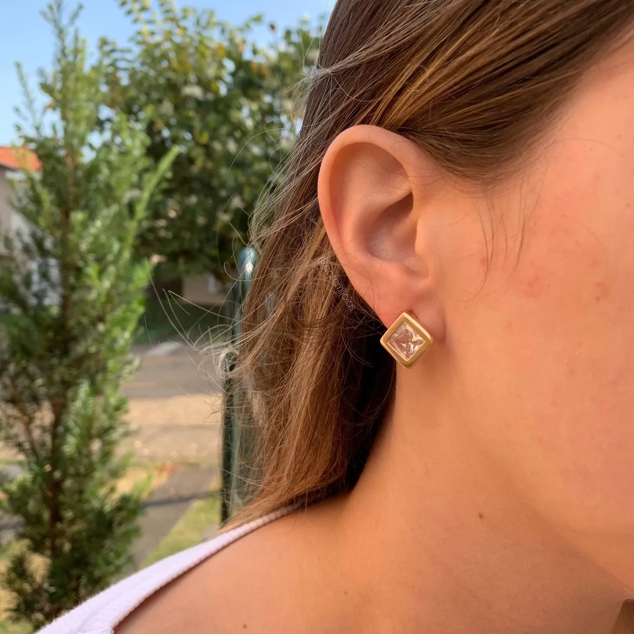 Brinco pedra quadrada - banhado a ouro 18k
