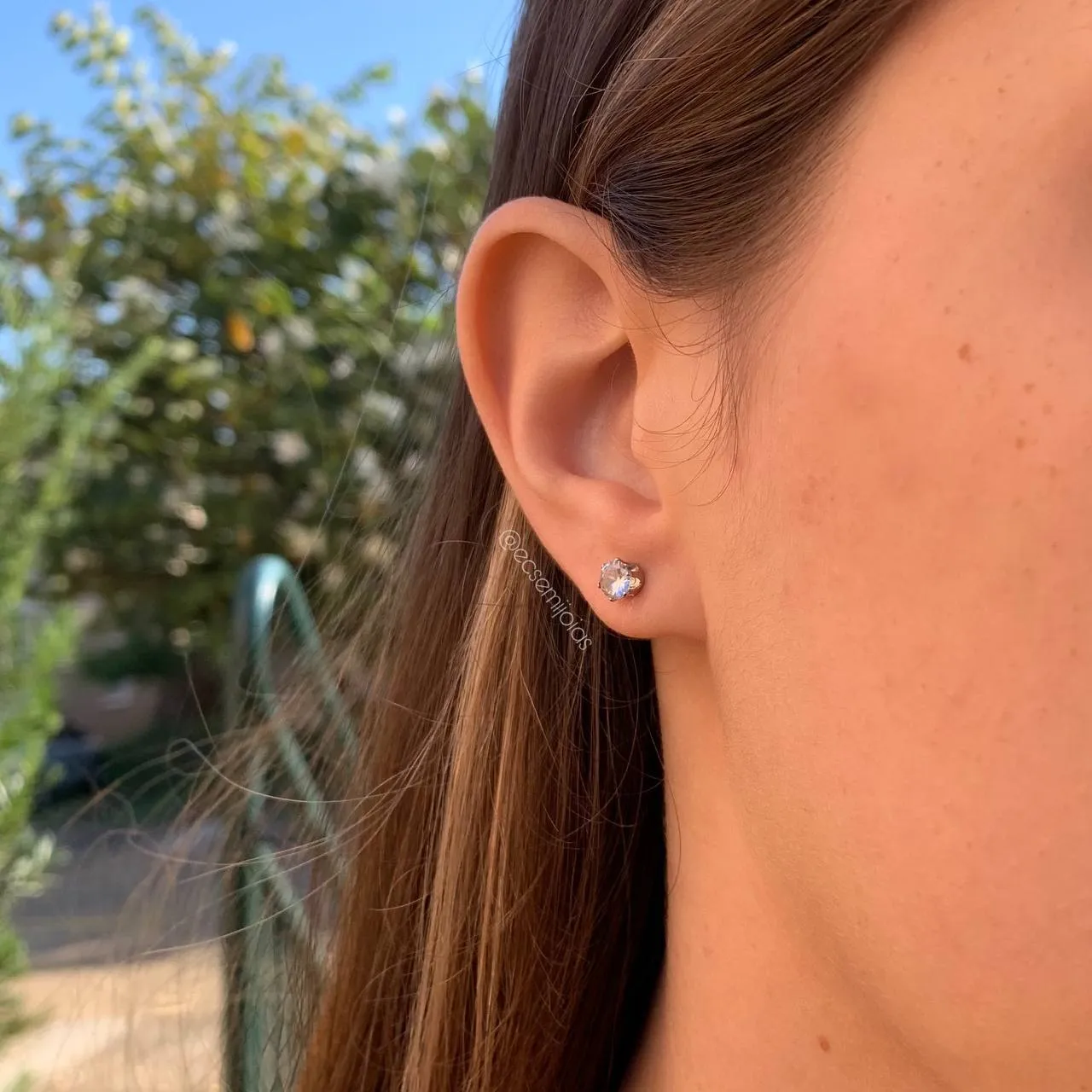 Brinco ponto de luz redondo 6 garras 1 mm - banhado a ródio branco