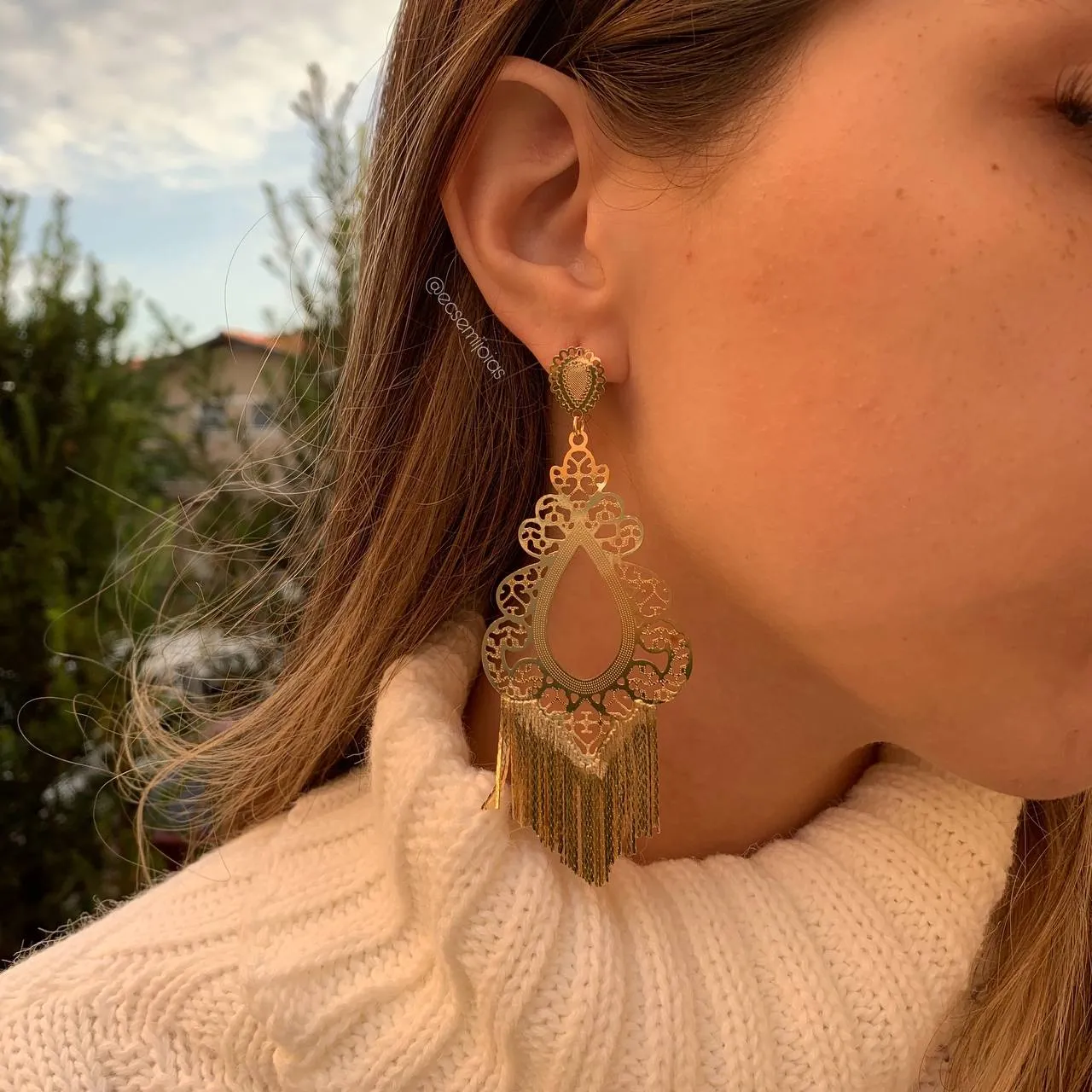 Brinco trabalhado de franja - banhado a ouro 18k