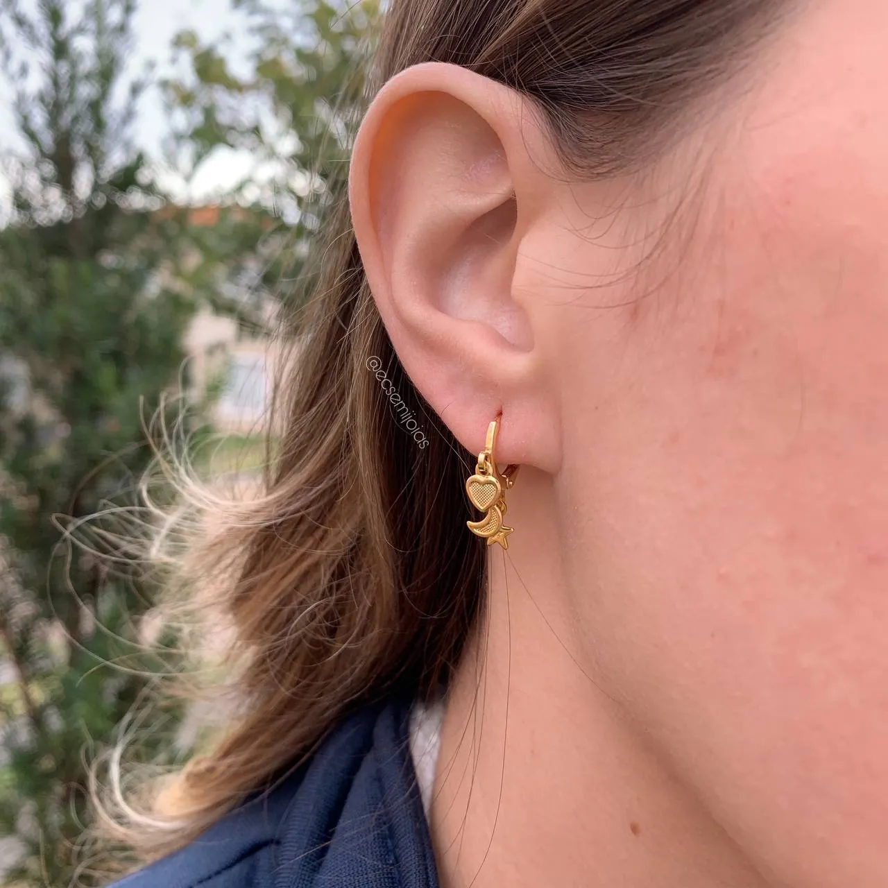 Brinco tranqueta com coração lua e estrela pendurada - banhado a ouro 18k