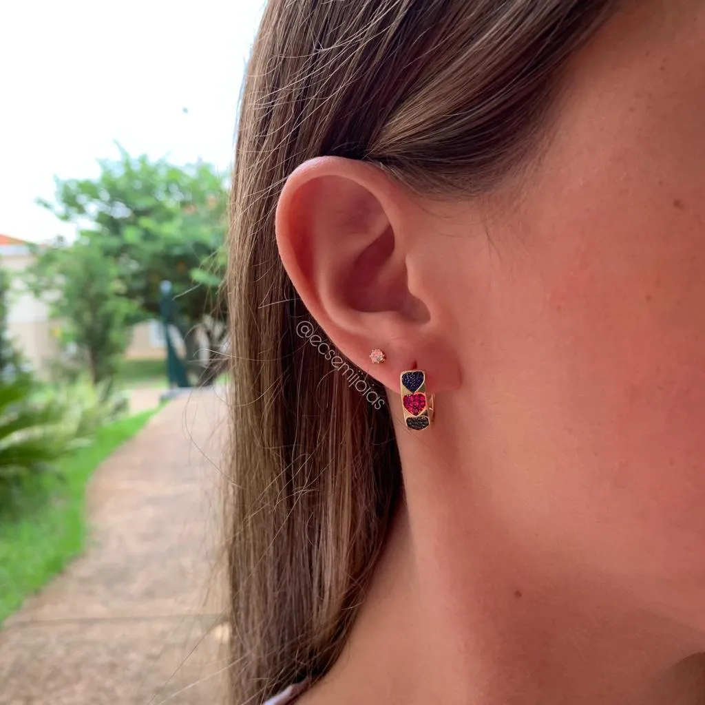 Brinco trio argola lisa com 2 corações aplique cravejados G - banhado a ouro 18k