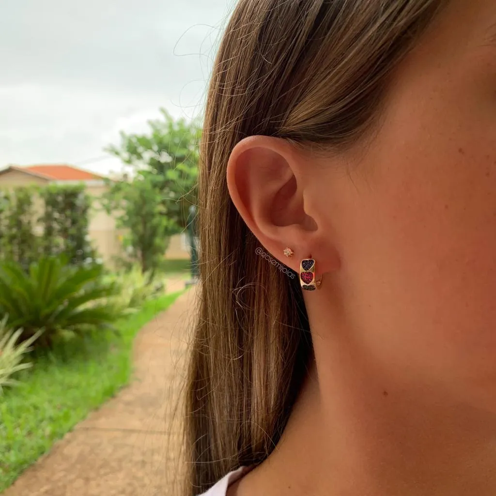 Brinco trio argola lisa com 2 corações aplique cravejados M - banhado a ouro 18k