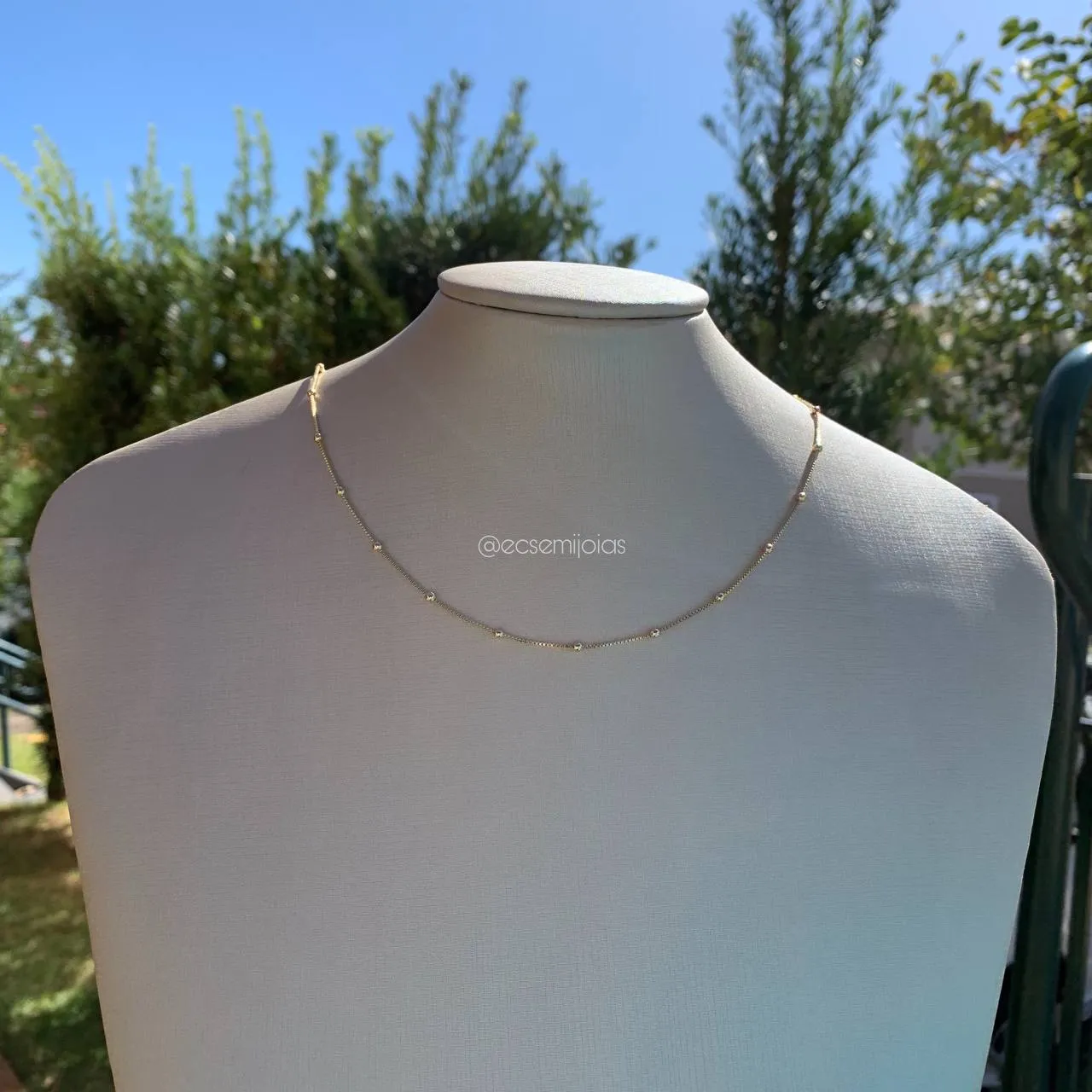 Colar bolinhas de 3 mm com 2 cm de distancia entre elas 45 cm - banhado a ouro 18k