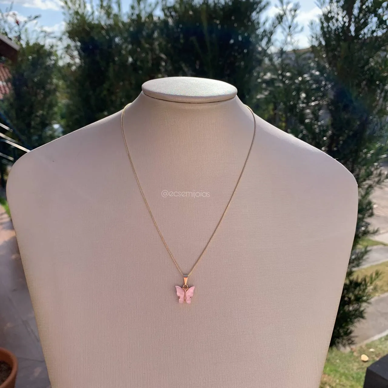 Colar borboleta de resina - 45 cm - banhado a ouro 18k