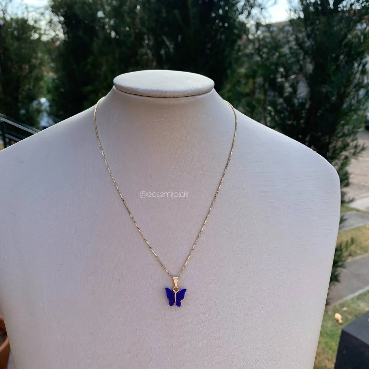 Colar borboleta de resina - 45 cm - banhado a ouro 18k