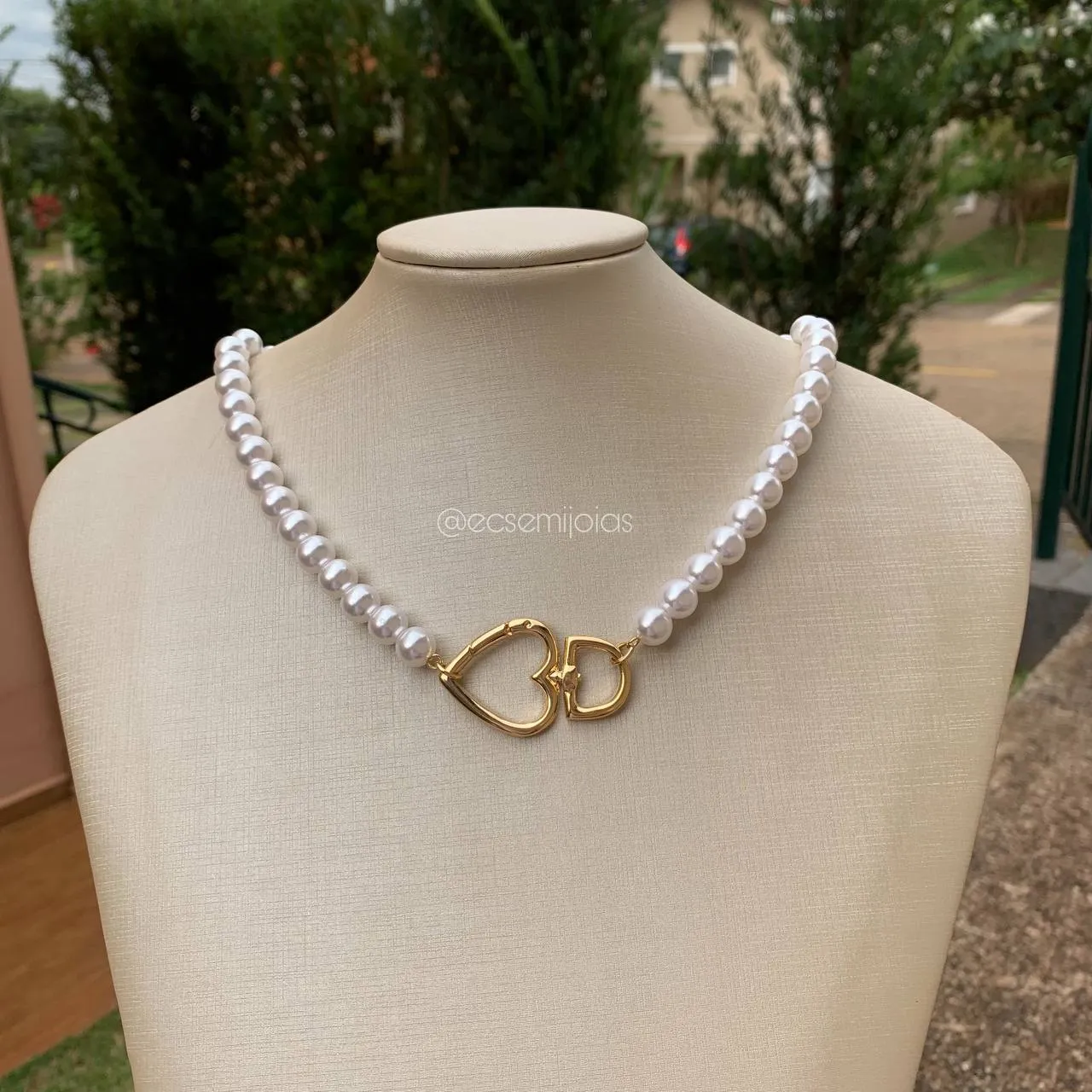 Colar de pérola 10 mm  com coração liso - 50 cm + 5 cm de extensor - banhado a ouro 18k