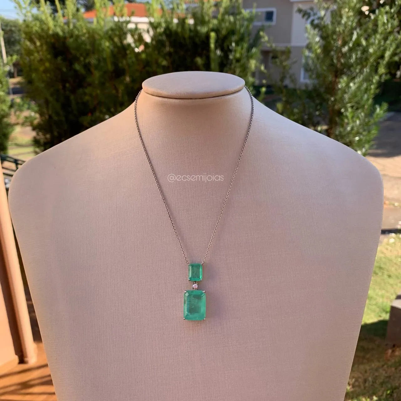Colar pedra retangular com galeria trabalhada e ponto de luz entre as pedras - 50 cm - banhado a ródio branco