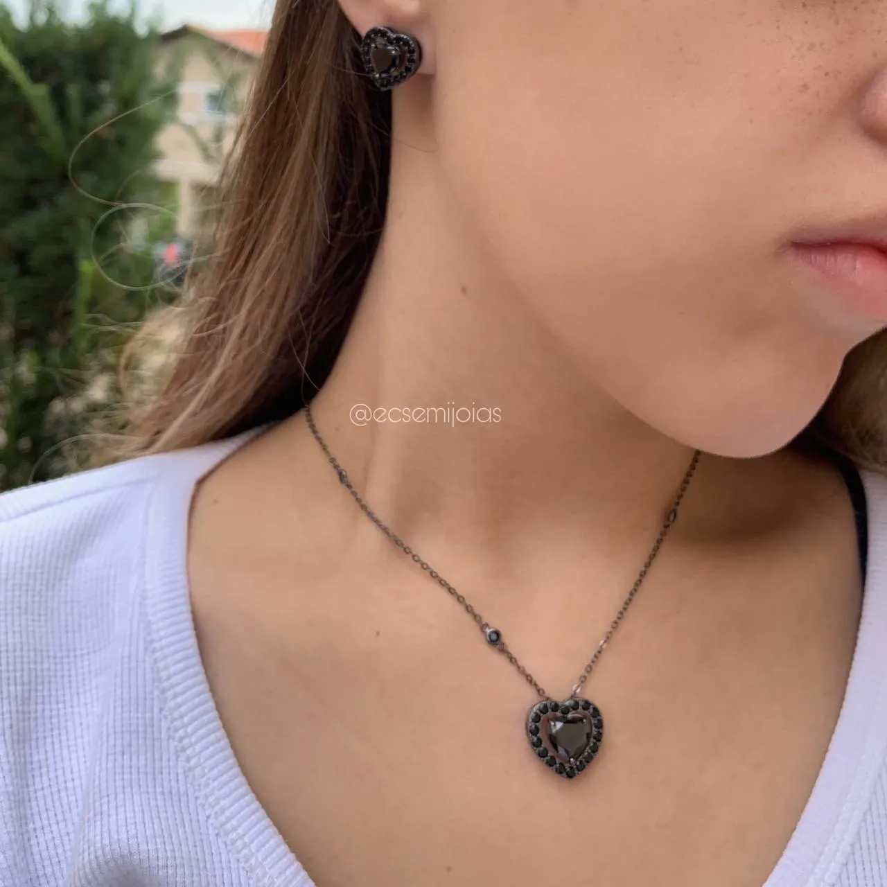 Conjunto brinco e colar coração c/ pedra maior centro cravejado em volta- 50 cm - banhado a ródio negro
