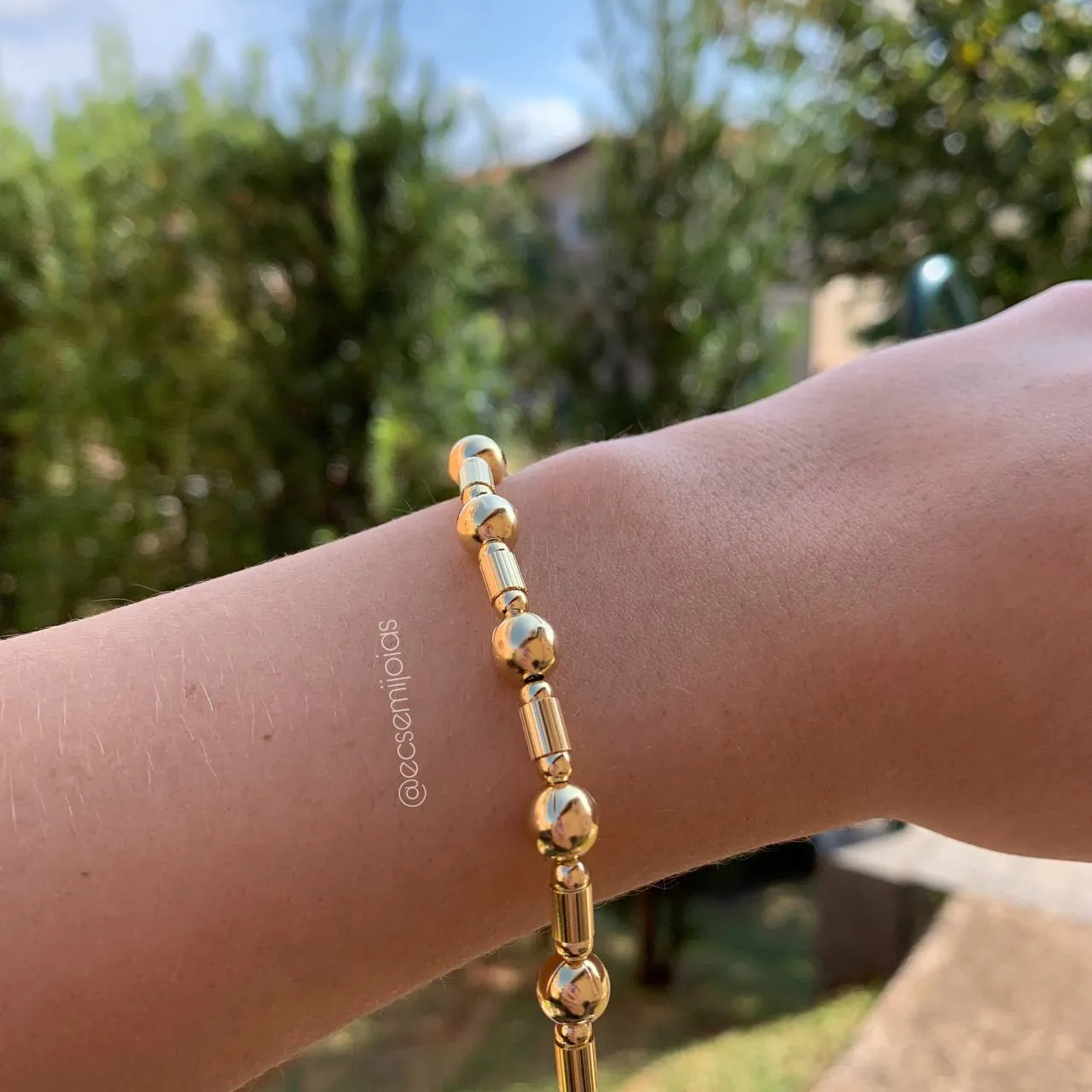 Pulseira bolas de 7 mm intercaladas com canutilho trabalhado- 18 cm + 3 cm de extensor - banhado a ouro 18k