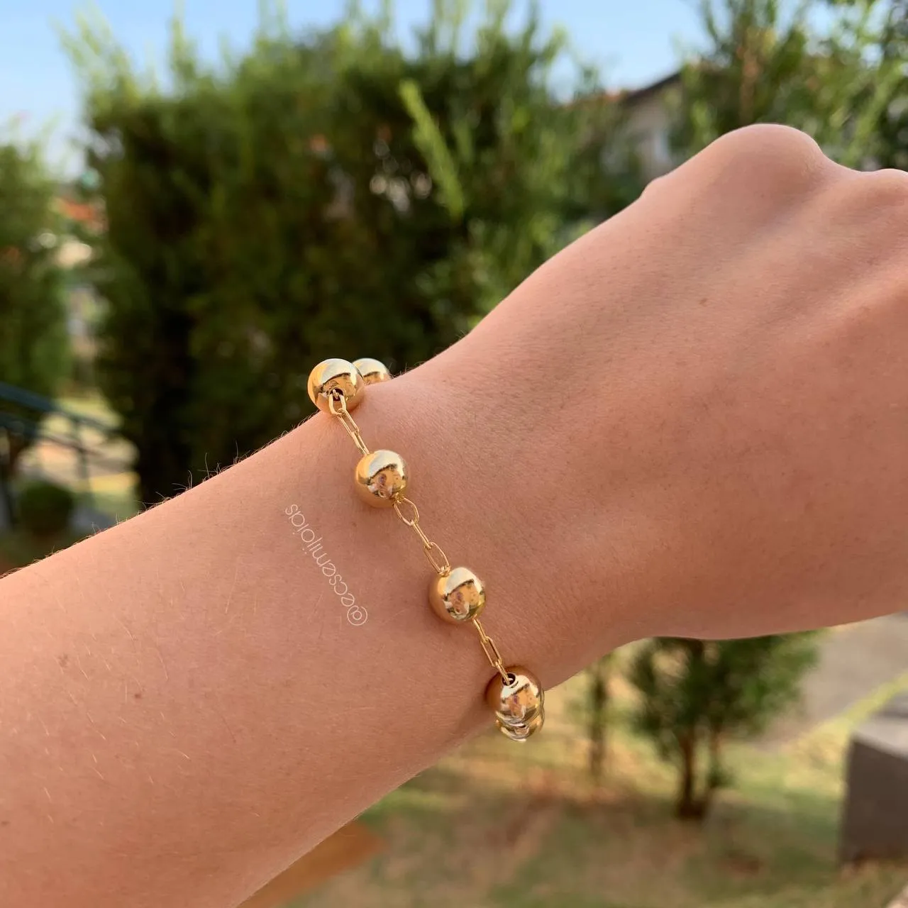 Pulseira c/ 10 bolas lisas de 8 mm corrente cartier - 20 cm - banhado a ouro 18k