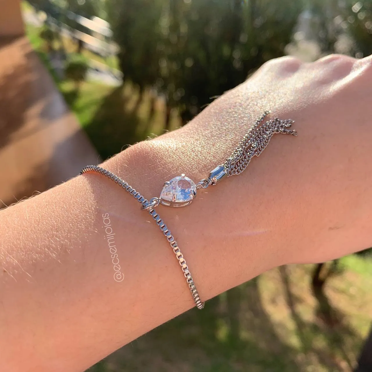 Pulseira c/ gota e franja pendurada - banhado a ródio branco