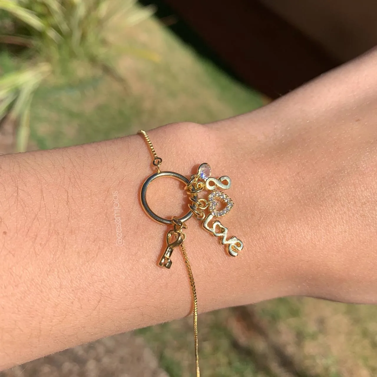 Pulseira com chave coração cravejado ponto de luz infinito love pendurados em circulo corrente veneziana - 16 cm + 4 cm de extensor - banhado a ouro 18k
