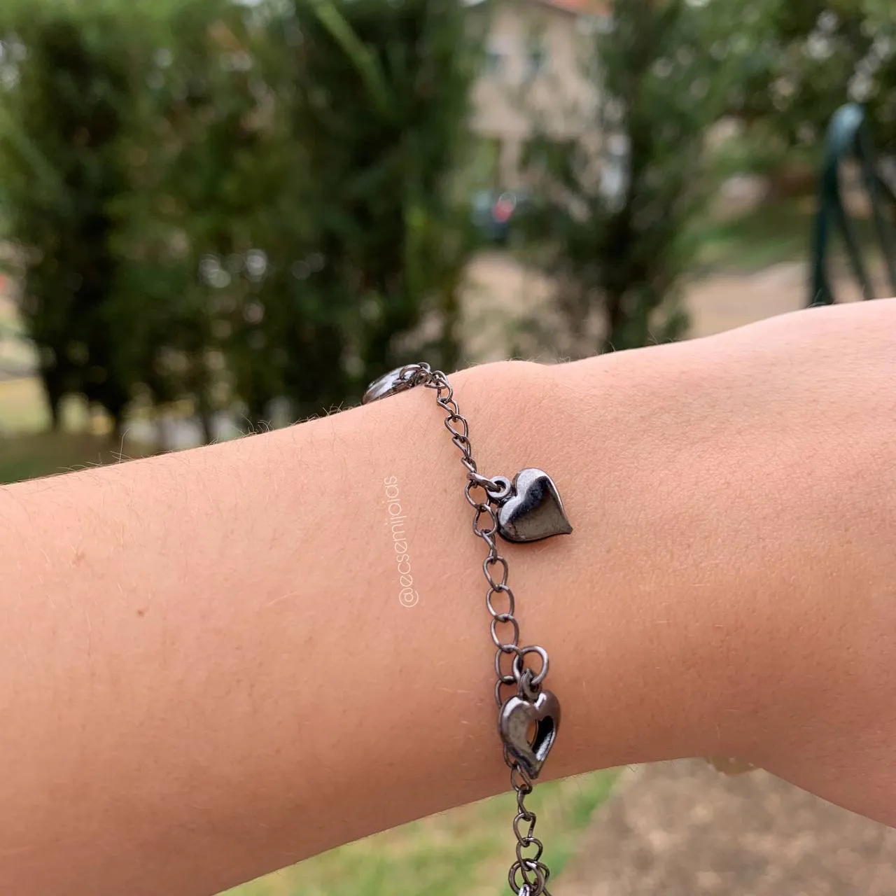 Pulseira coração oco intercalado com coração vazado - 19 cm - banhado a ródio negro