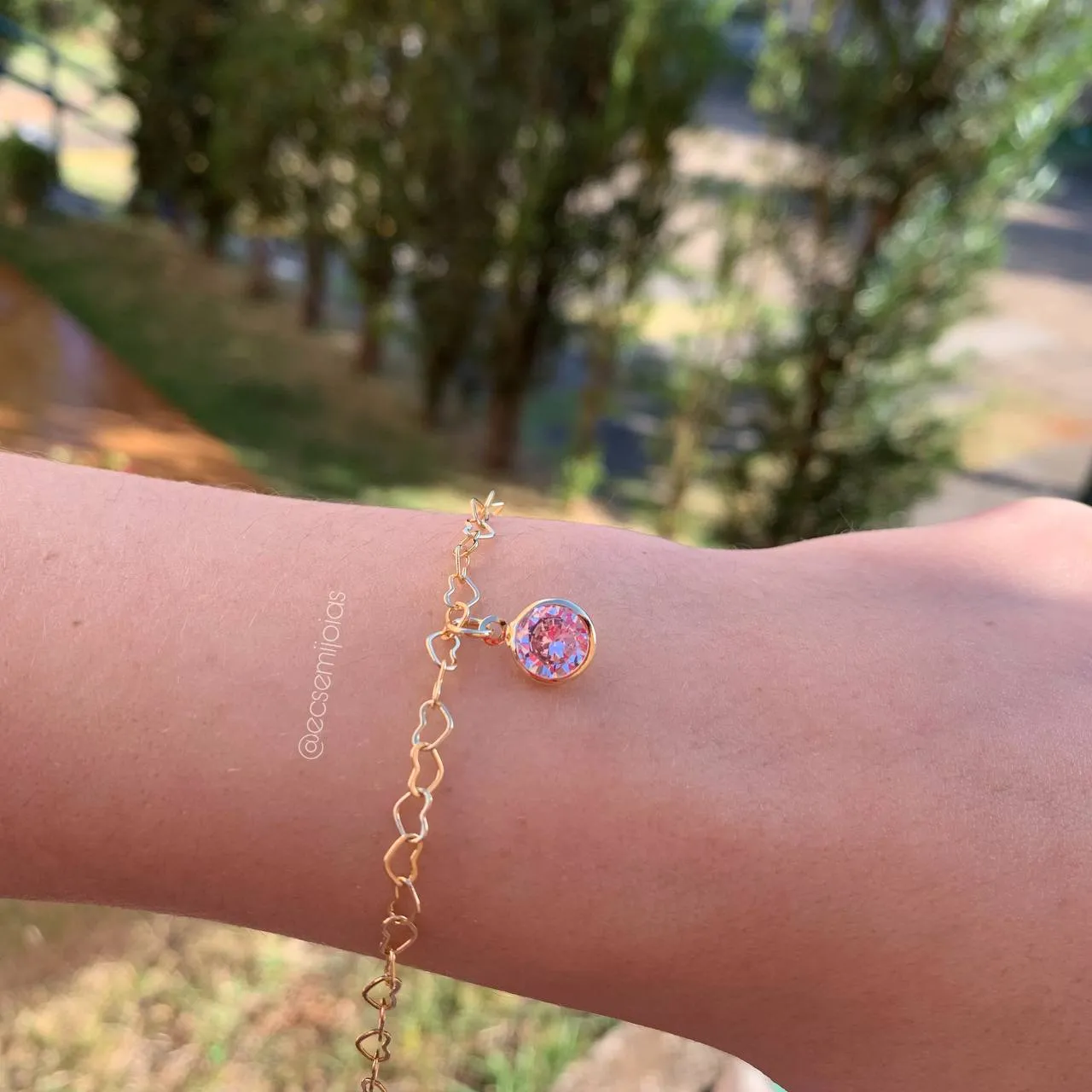 Pulseira corações vazados com ponto de luz 6mm - 18 cm- banhado a ouro 18k